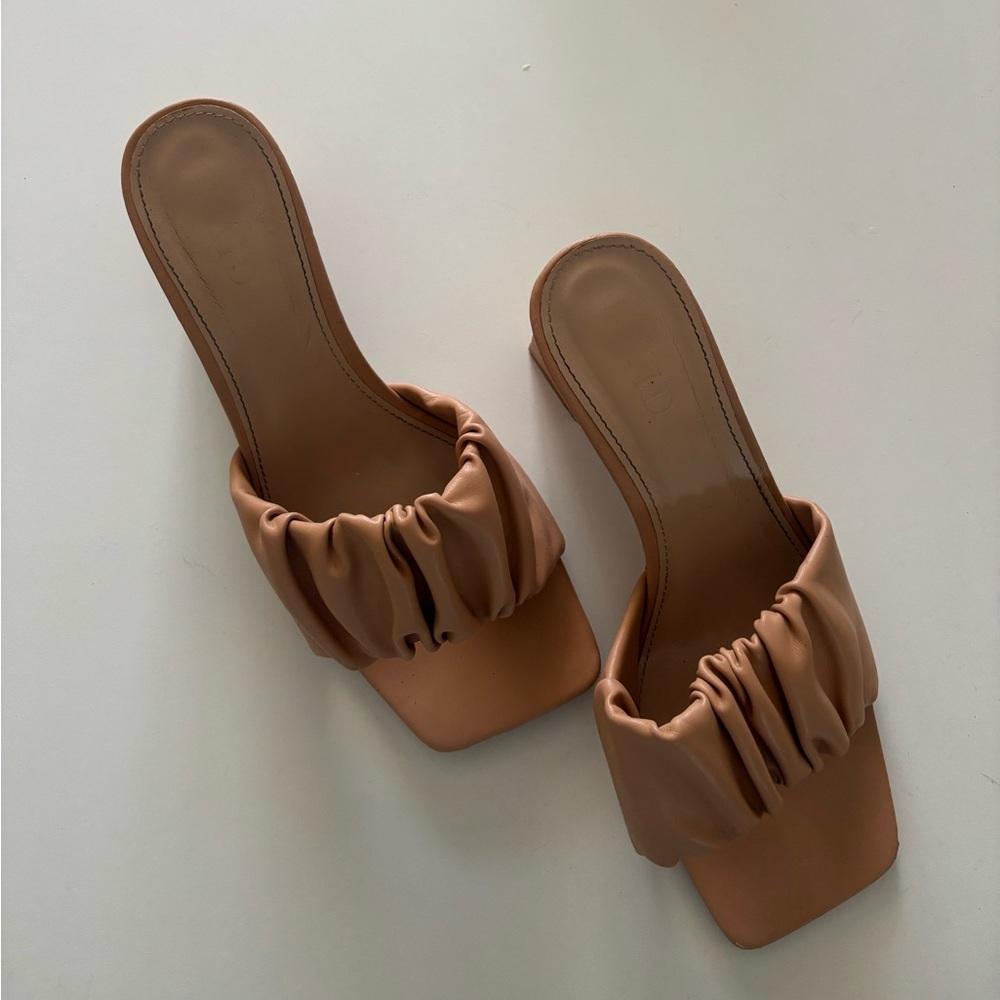 Raid wide fit Jayla ruched mules in beige - Picture 3 of 3